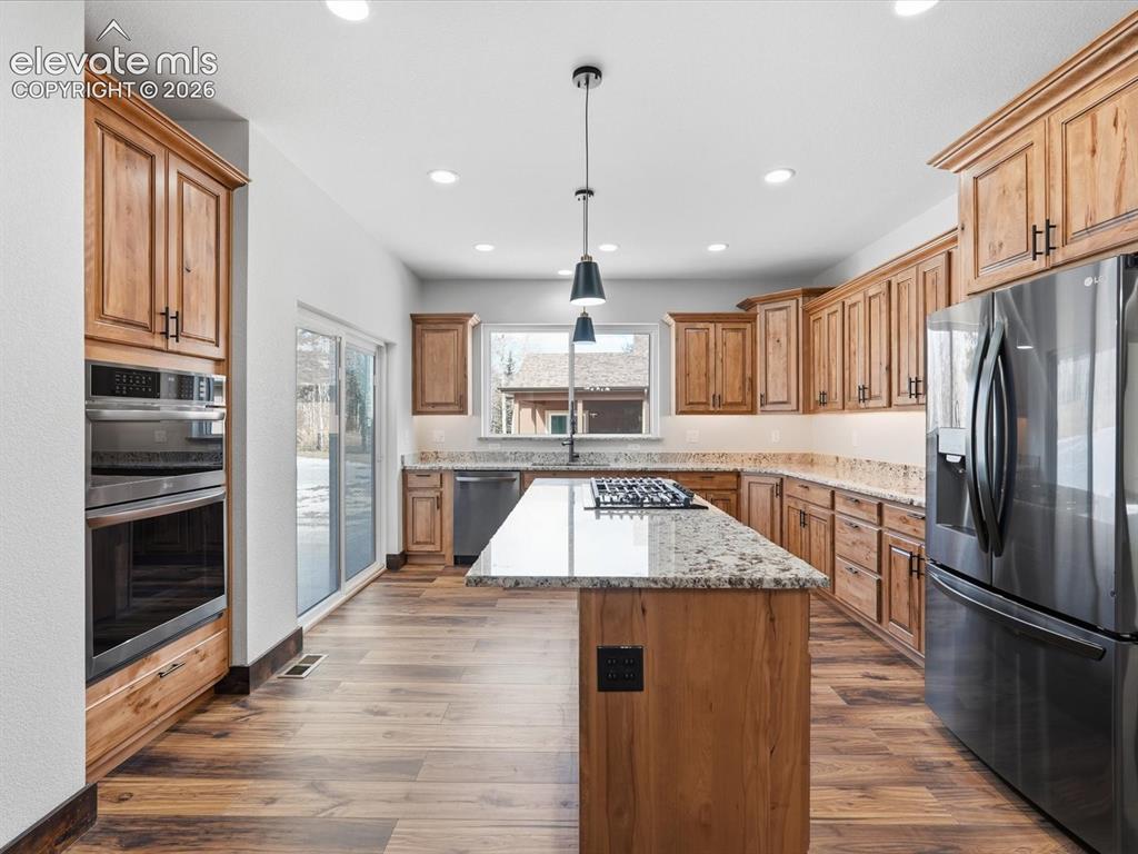 Image 17 of 50: Kitchen