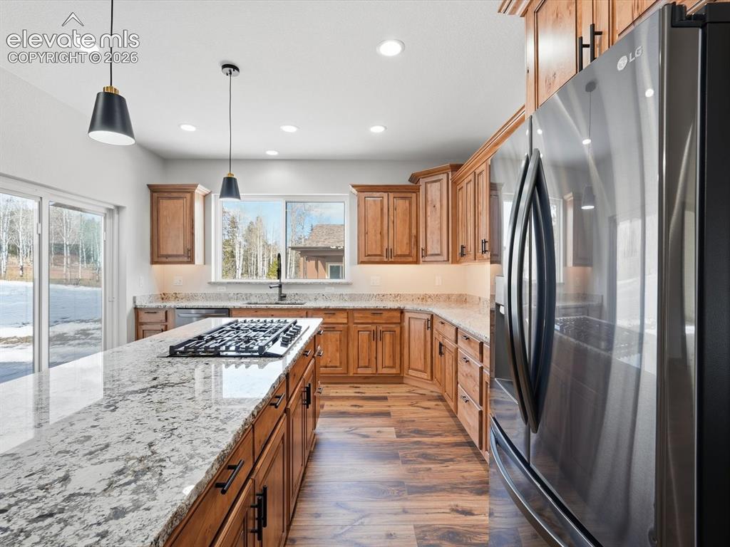 Image 18 of 50: Kitchen