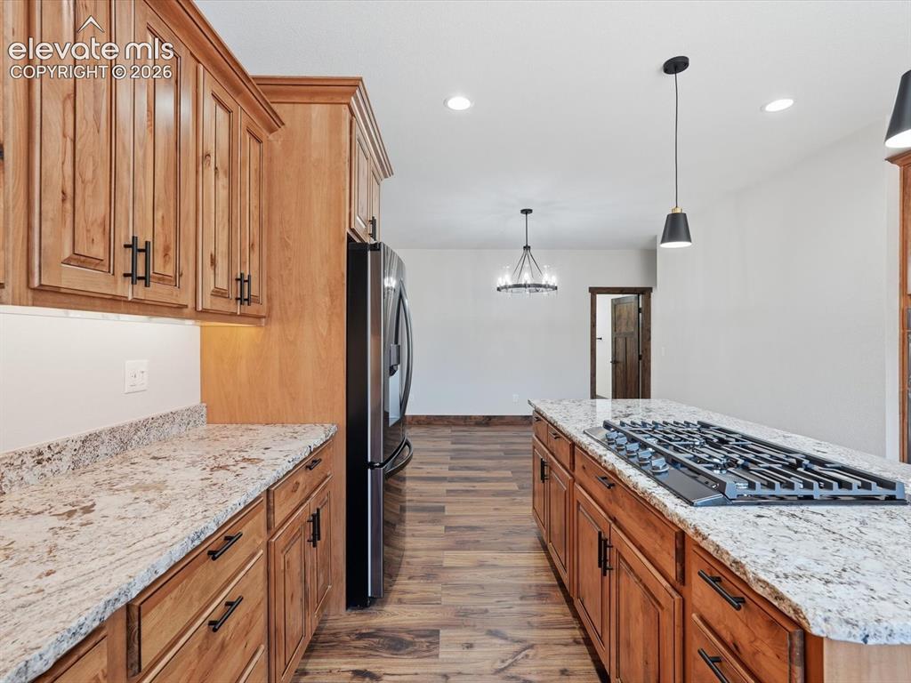 Image 19 of 50: Kitchen