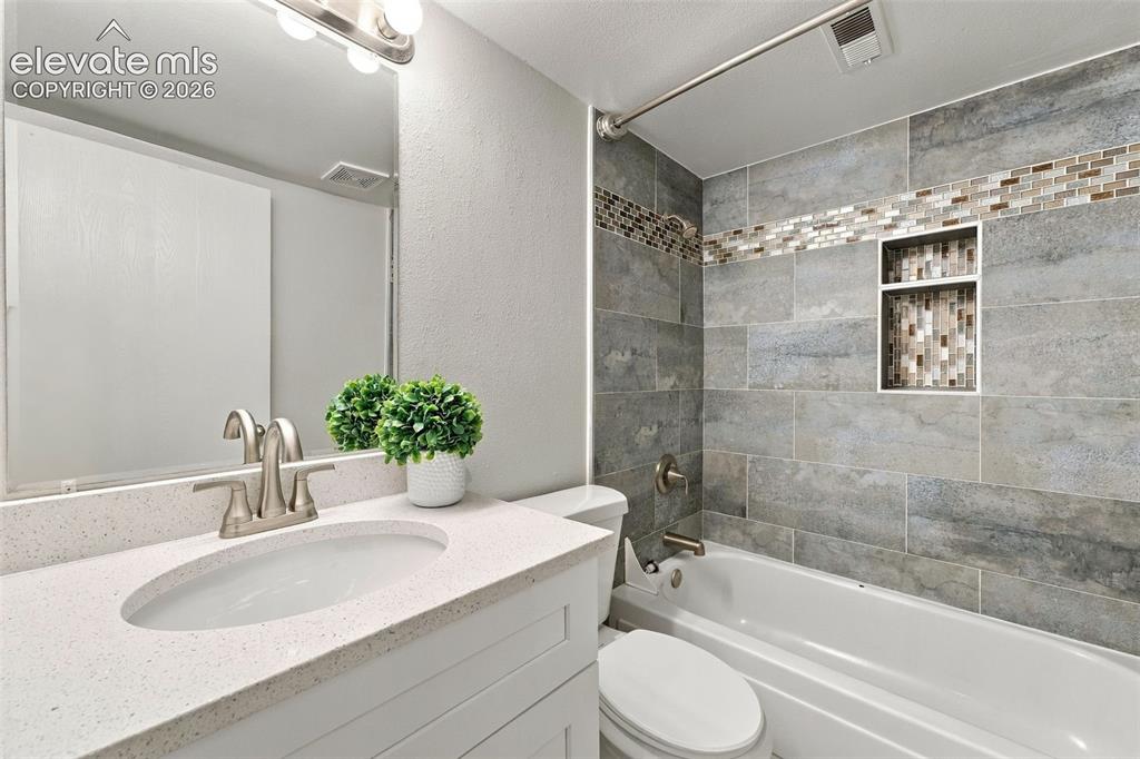 Image 15 of 24: Bathroom