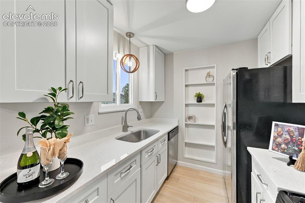 Image 8 of 24: Kitchen