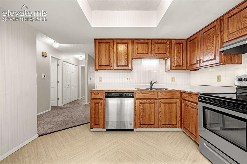 Image 11 of 37: Kitchen