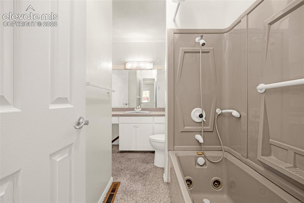 Image 15 of 37: Bathroom