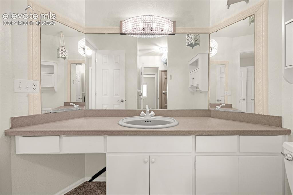 Image 16 of 37: Bathroom