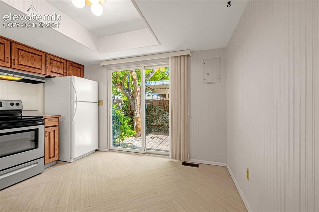 Image 8 of 37: Kitchen
