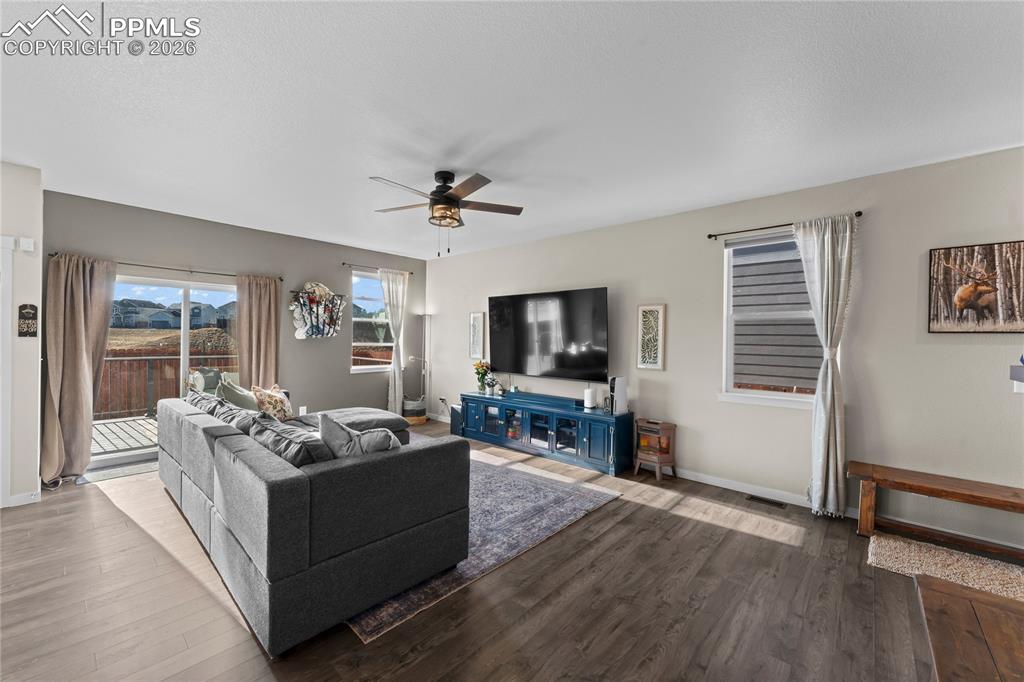 Image 15 of 43: Living Room