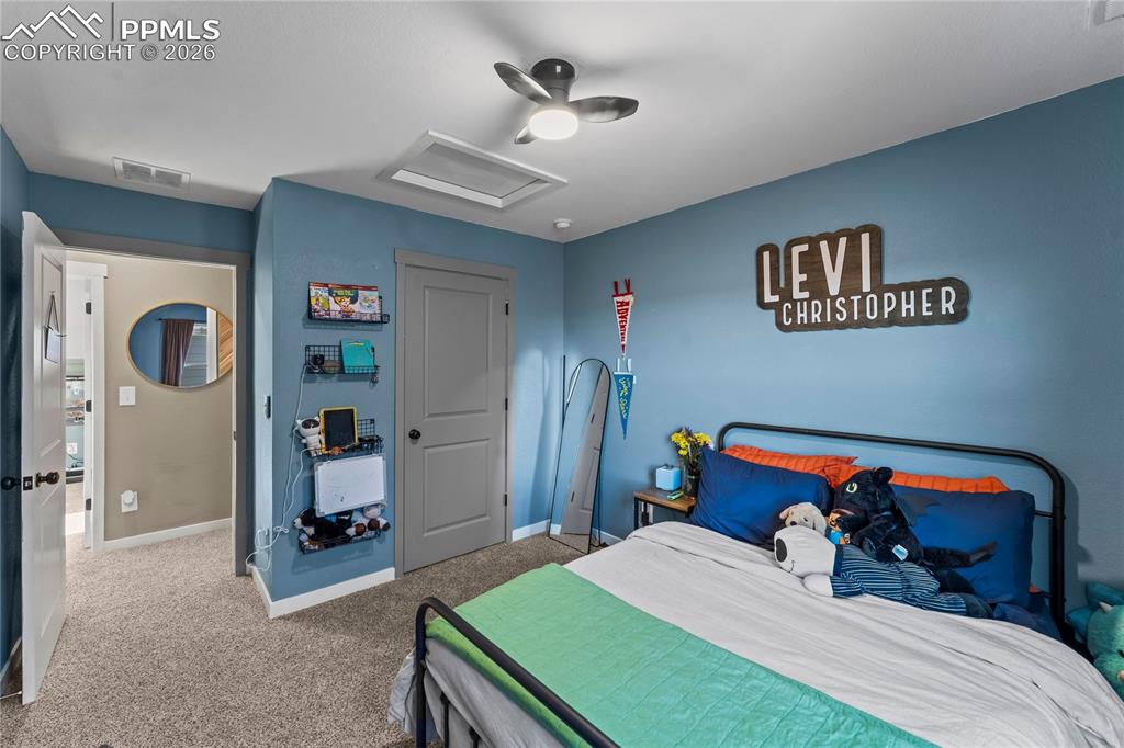 Image 24 of 43: Bedroom