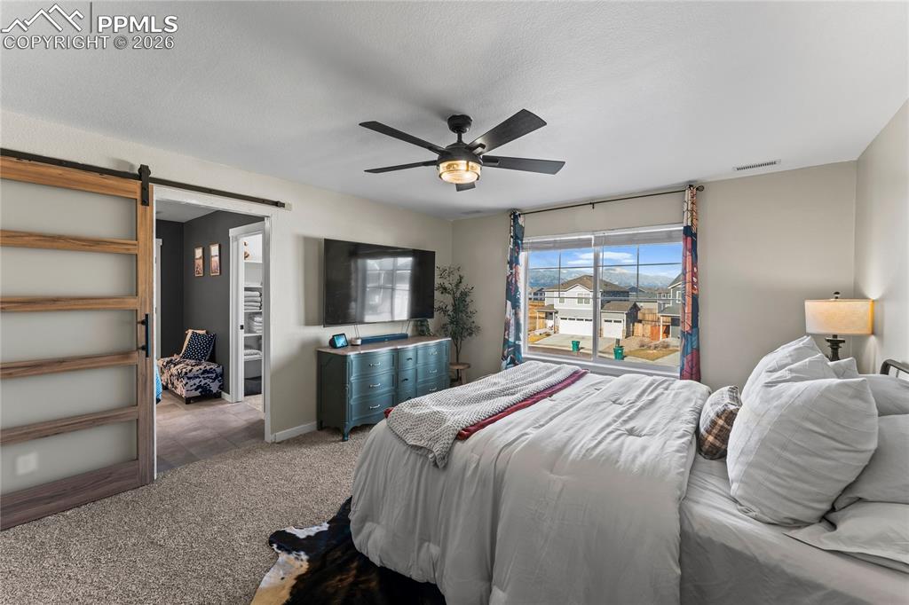 Image 31 of 43: Bedroom