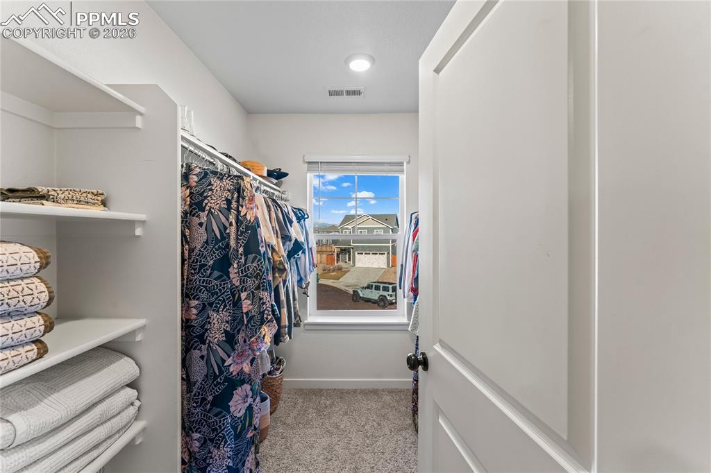 Image 36 of 43: Closet