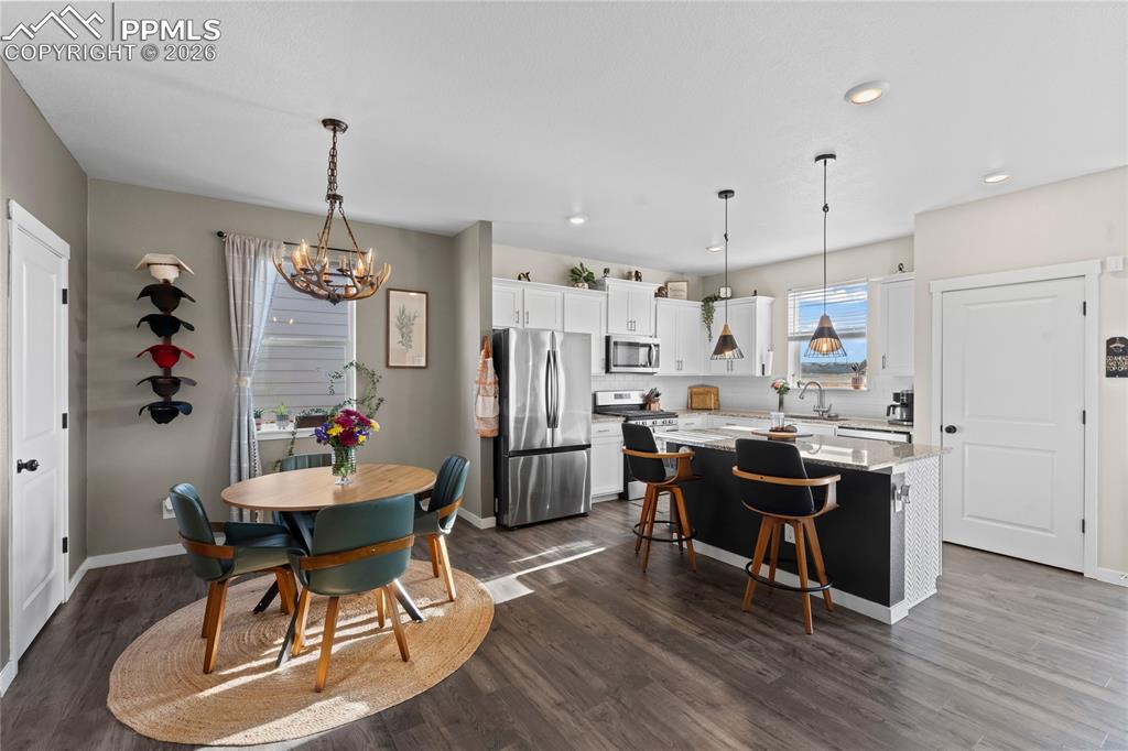 Image 8 of 43: Dining Area