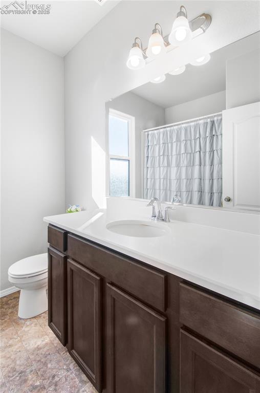 Image 17 of 41: Bathroom