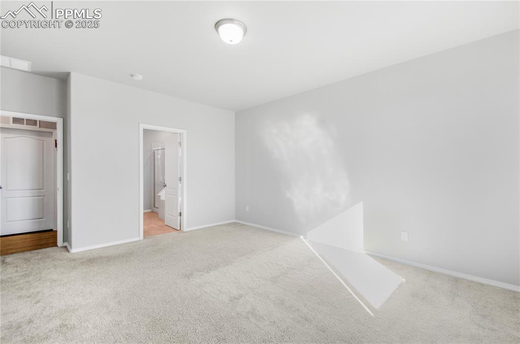 Image 19 of 41: Master Bedroom