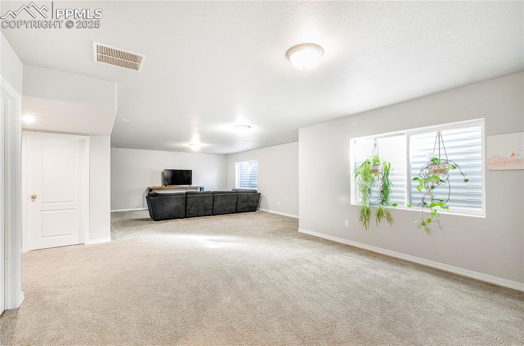 Image 26 of 41: Living Room