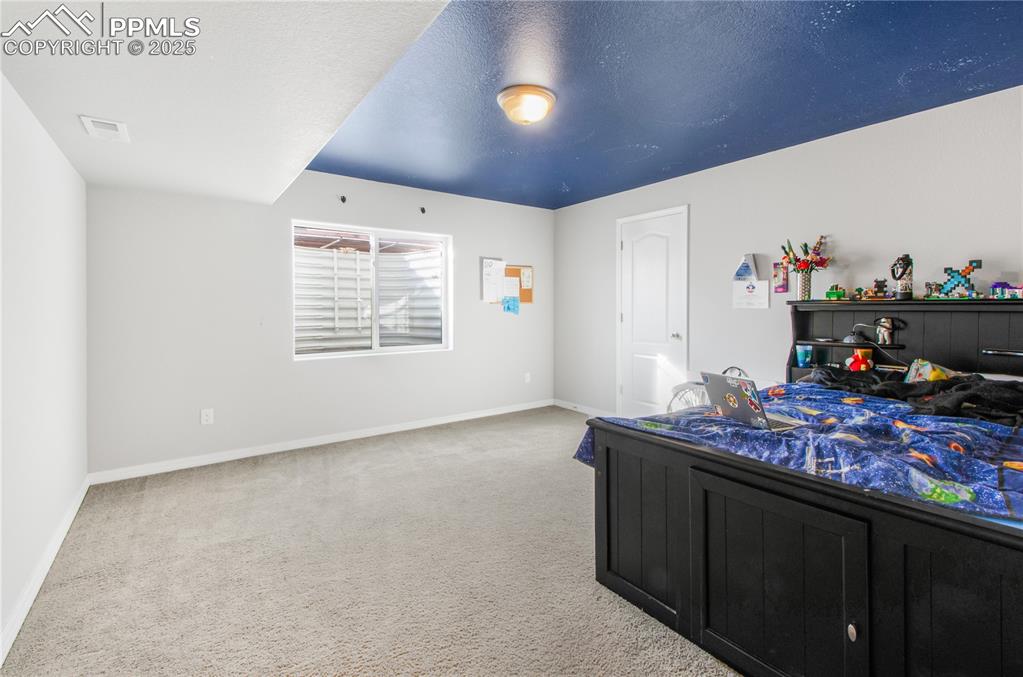 Image 31 of 41: Bedroom