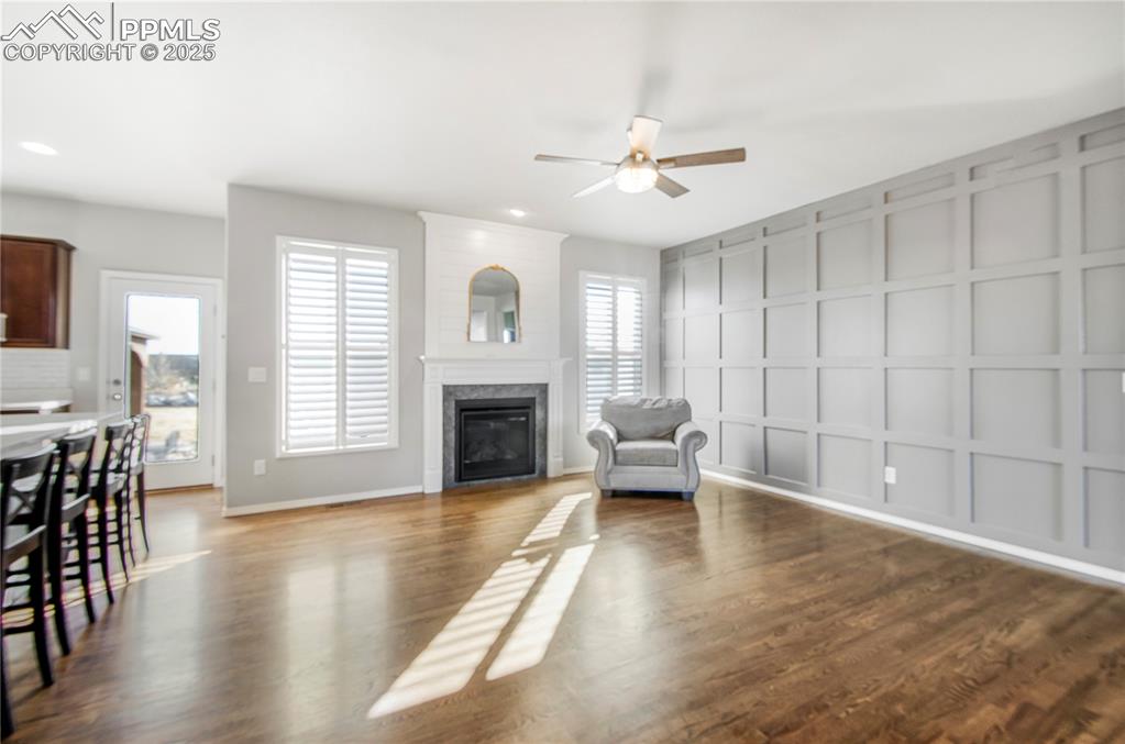 Image 8 of 41: Living Room