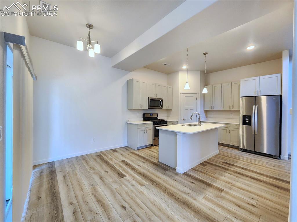 Image 3 of 31: Kitchen