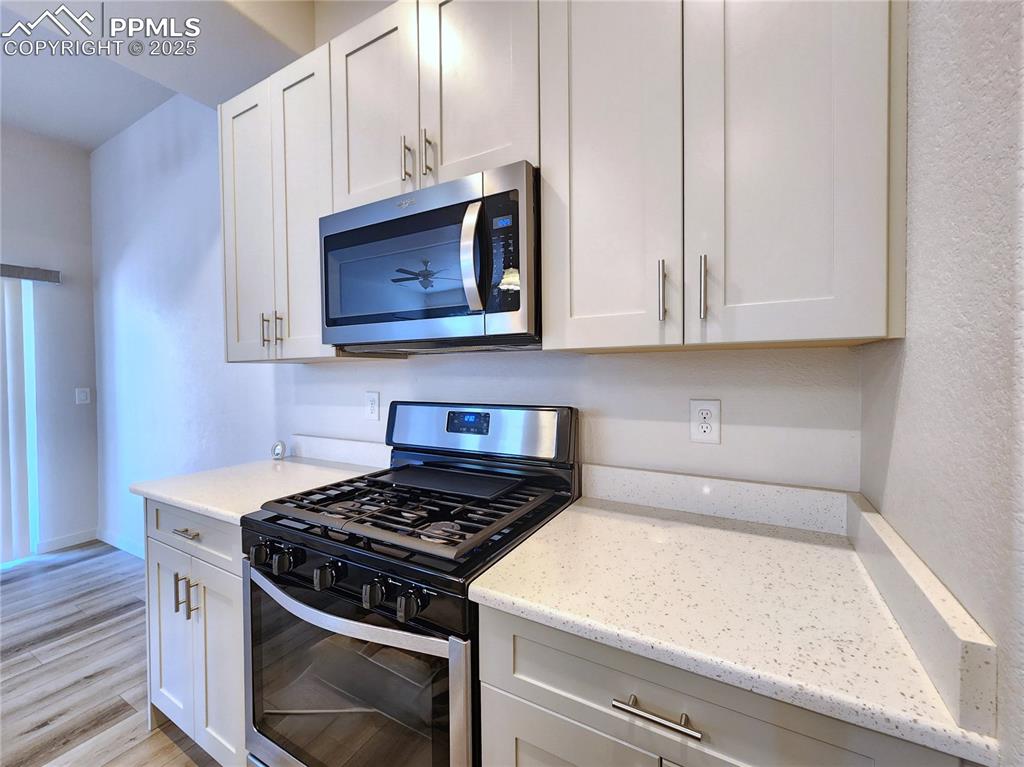 Image 6 of 31: Kitchen