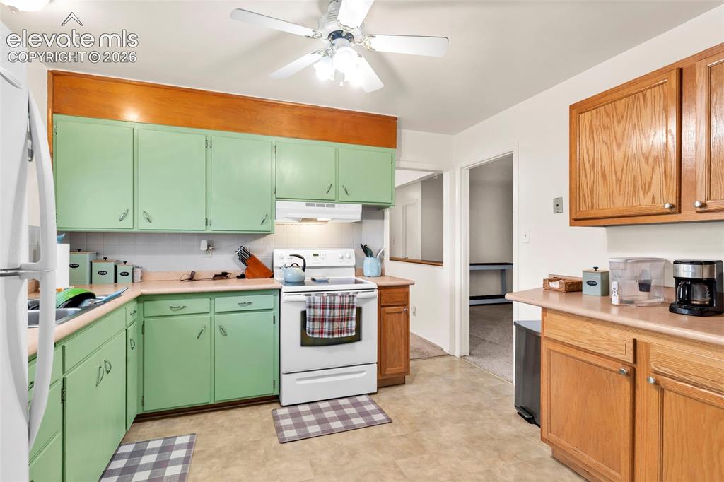 Image 17 of 31: Kitchen