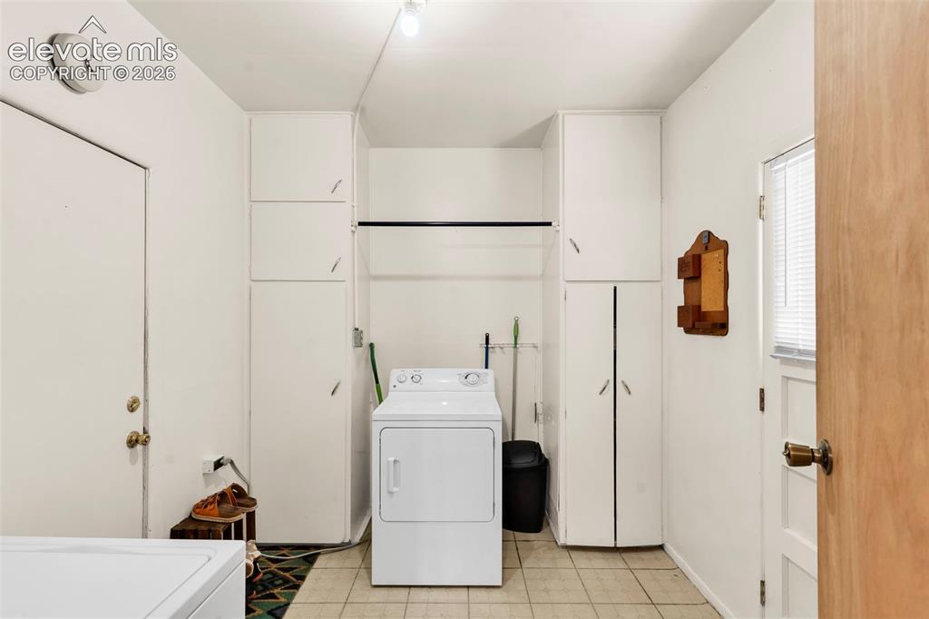 Image 22 of 31: Laundry