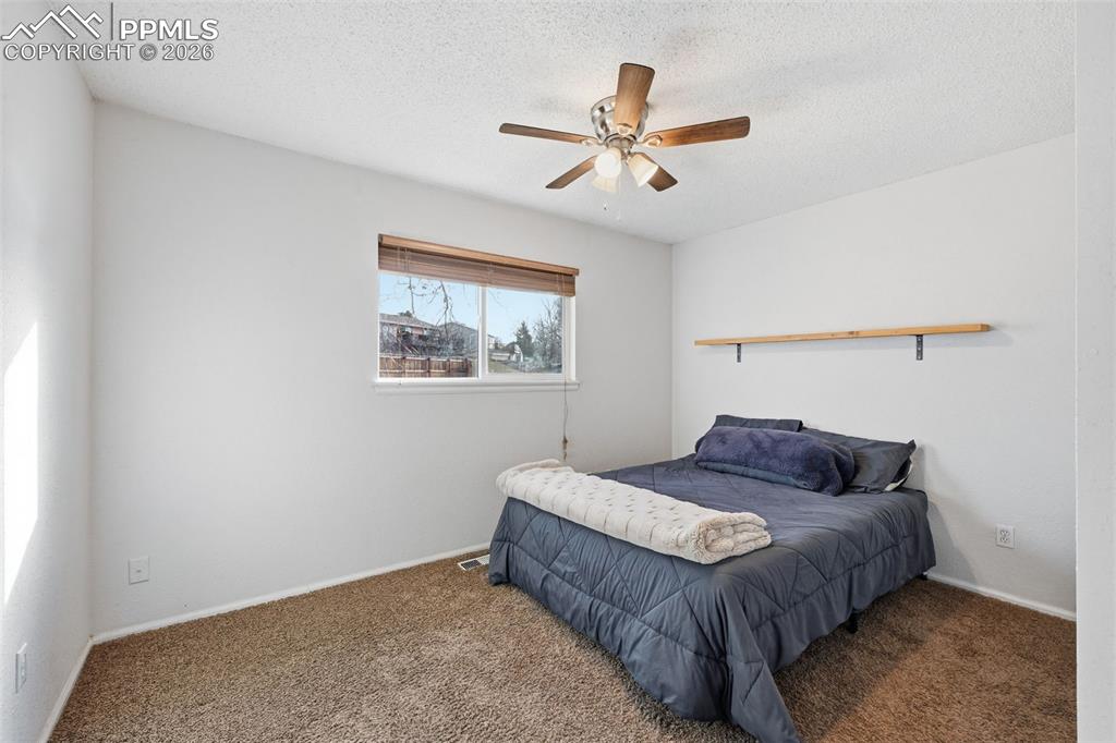 Image 15 of 32: Bedroom