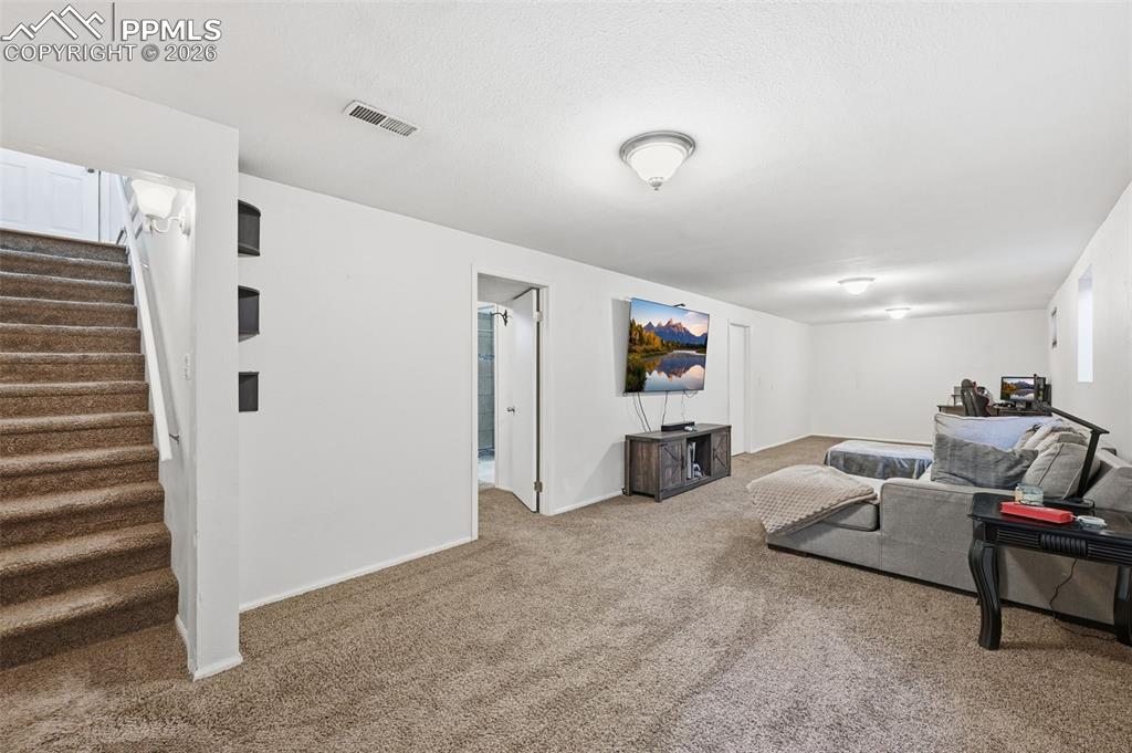 Image 18 of 32: Living Room