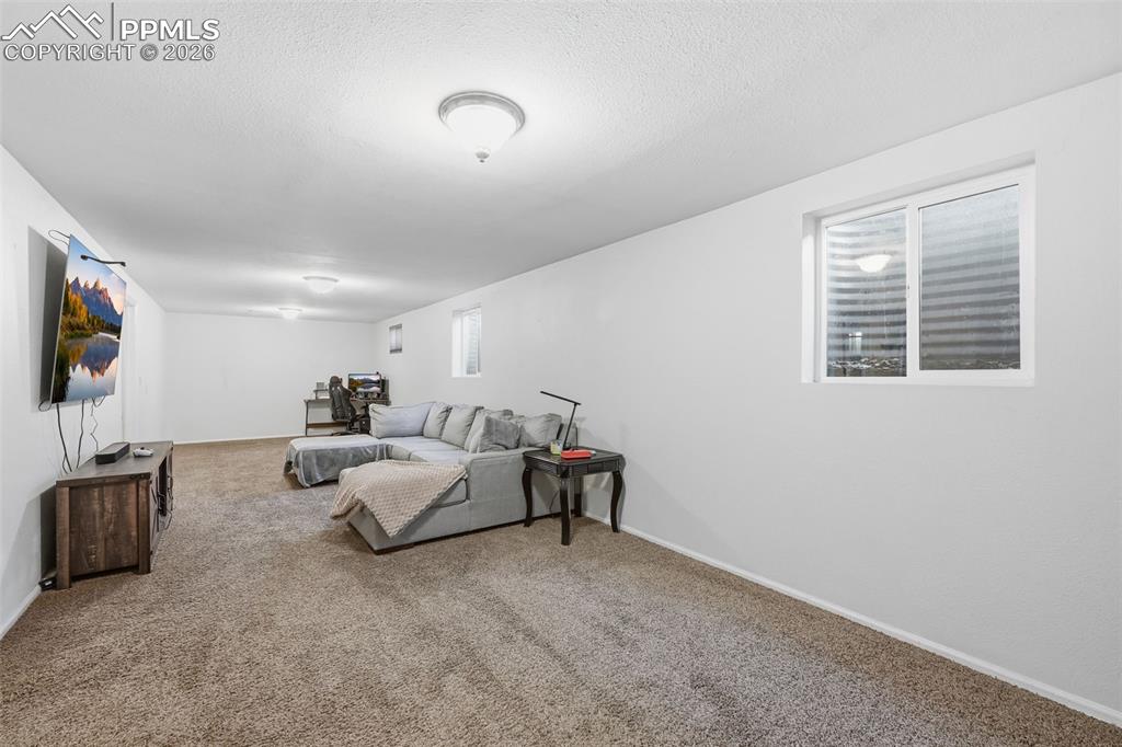 Image 19 of 32: Living Room