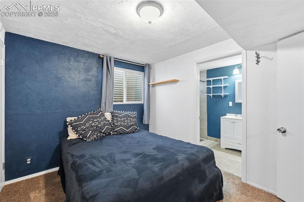 Image 22 of 32: Bedroom