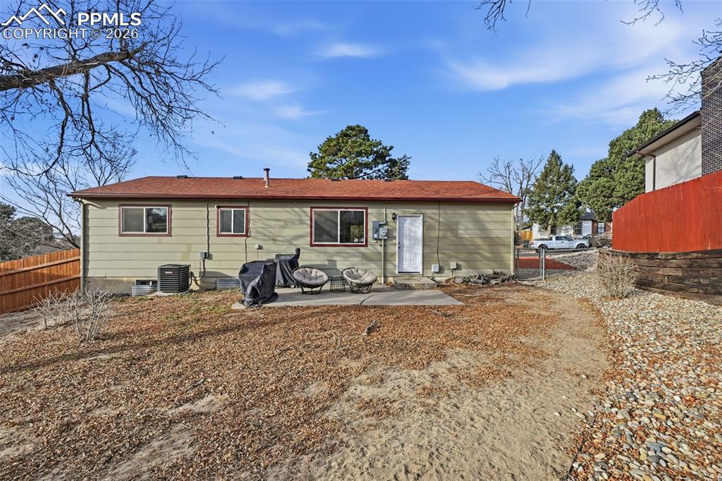 Image 27 of 32: Back of Structure