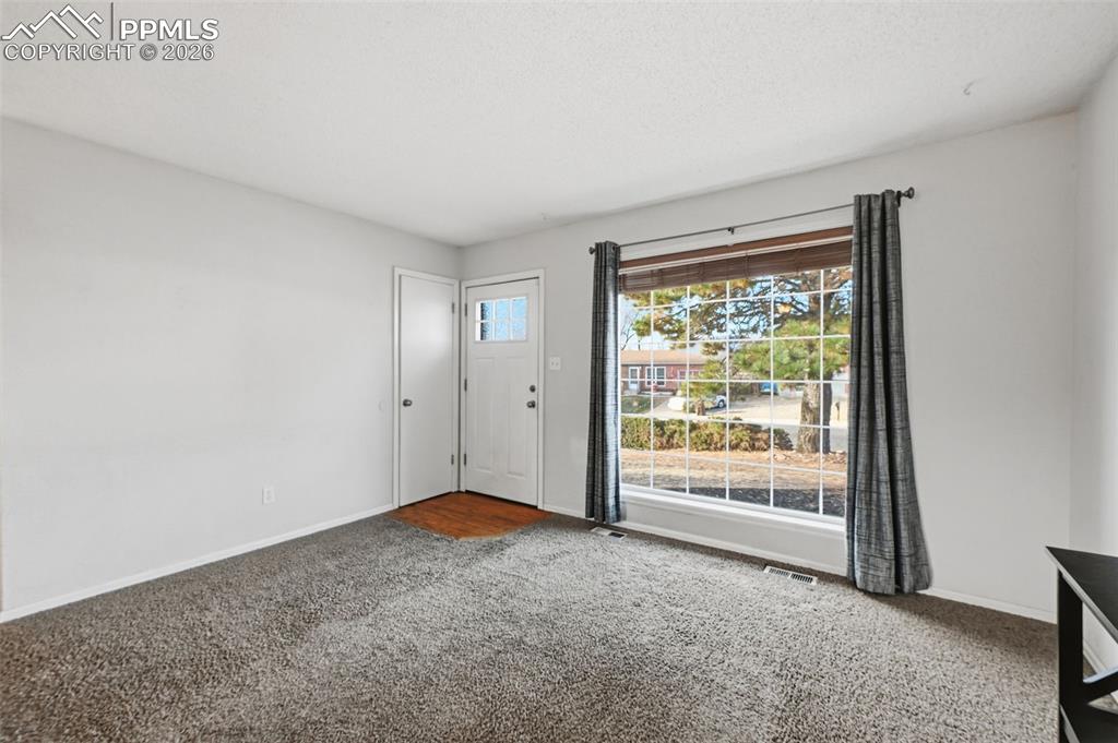 Image 4 of 32: Entry