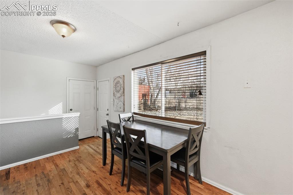 Image 7 of 32: Dining Area