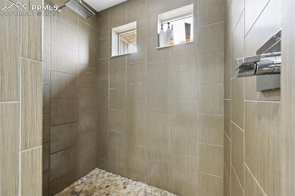 Image 15 of 29: Bathroom