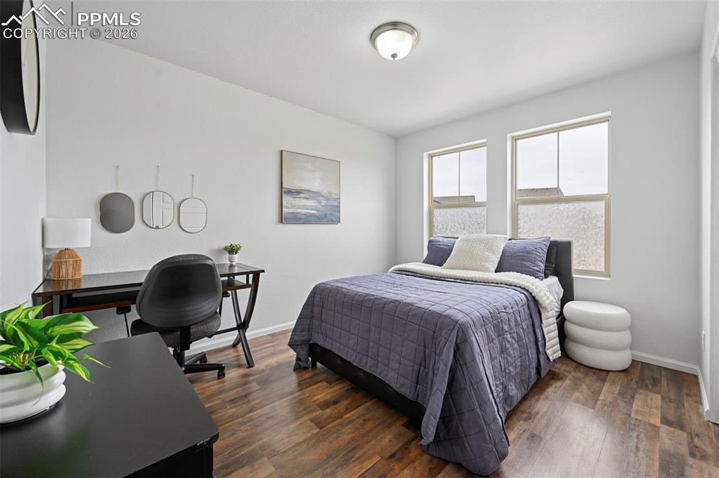 Image 16 of 29: Bedroom