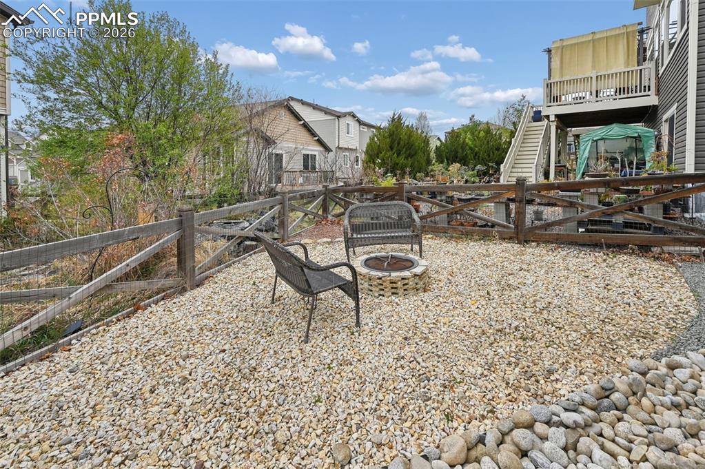 Image 27 of 29: Yard