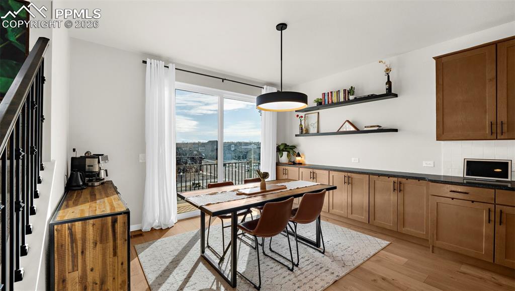 Image 11 of 36: Dining Area