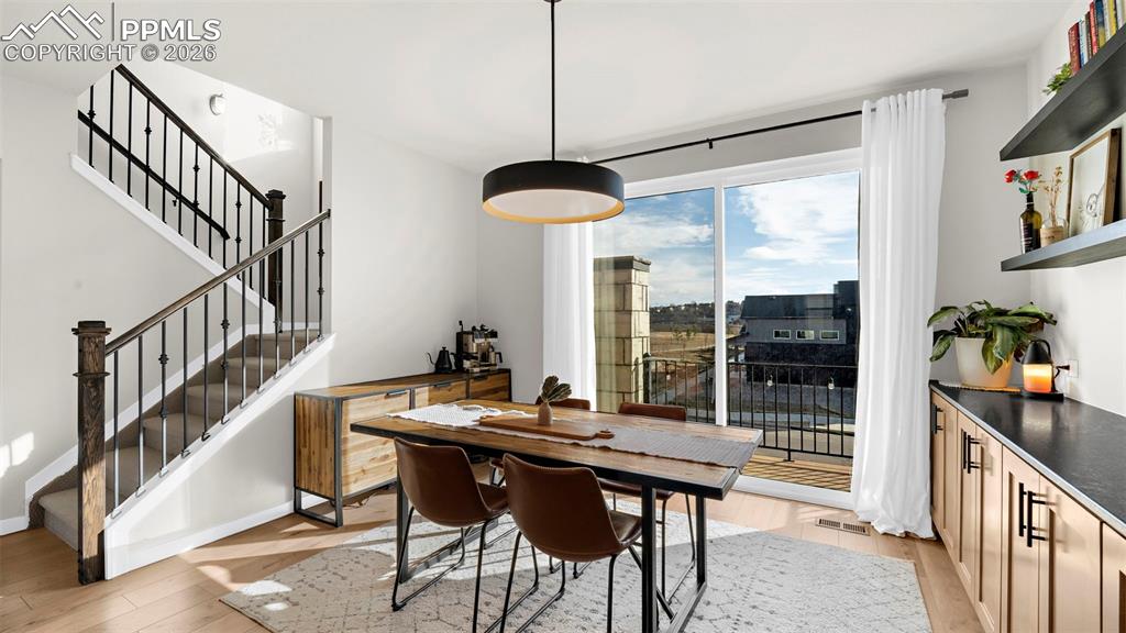 Image 12 of 36: Dining Area