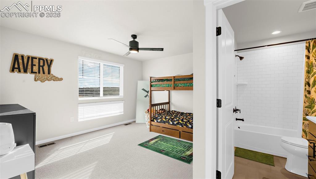 Image 19 of 36: Bedroom