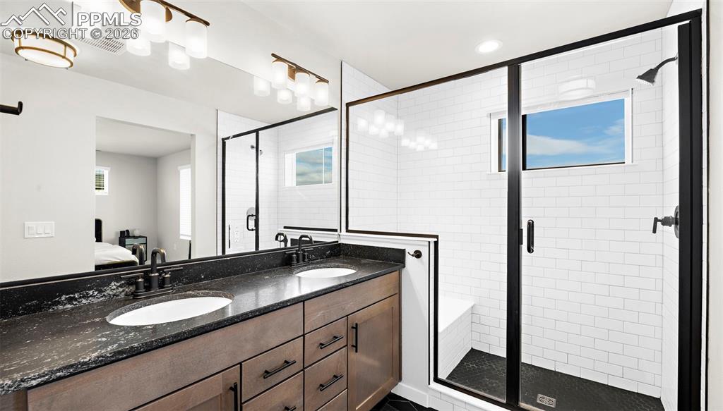 Image 23 of 36: Bathroom