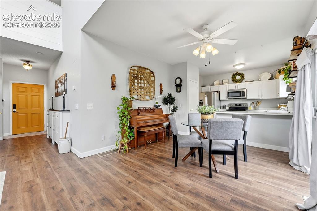 Image 11 of 41: Dining Area