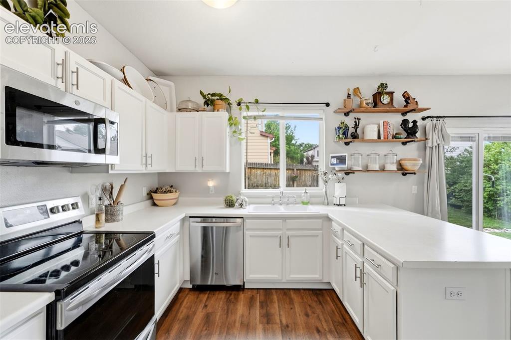 Image 12 of 41: Kitchen