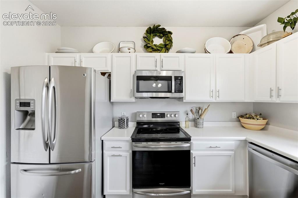 Image 13 of 41: Kitchen