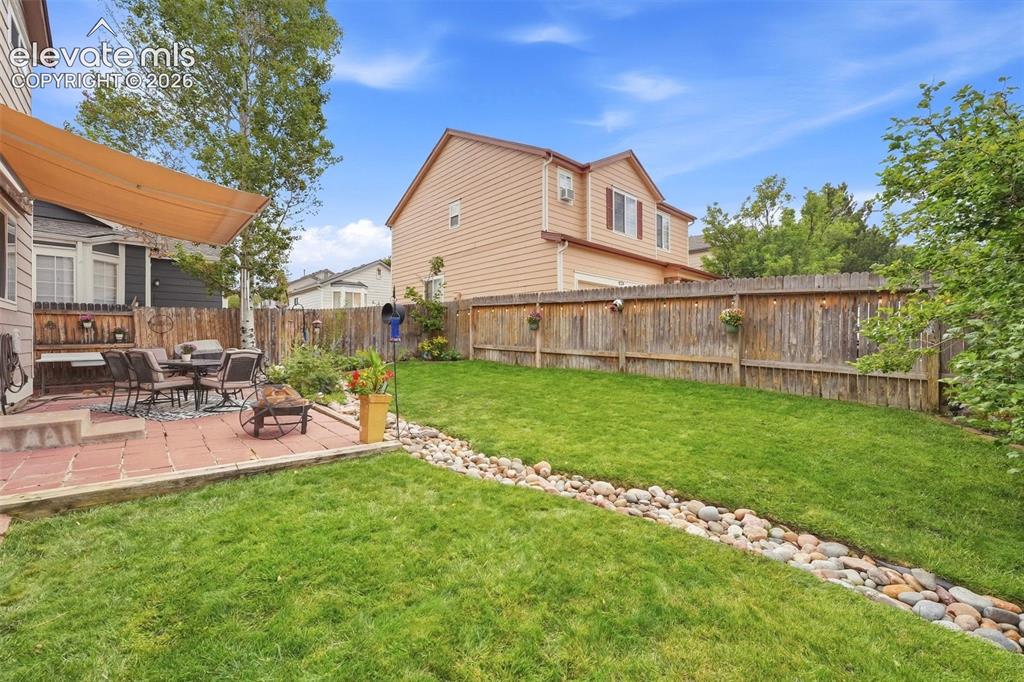 Image 18 of 41: Yard