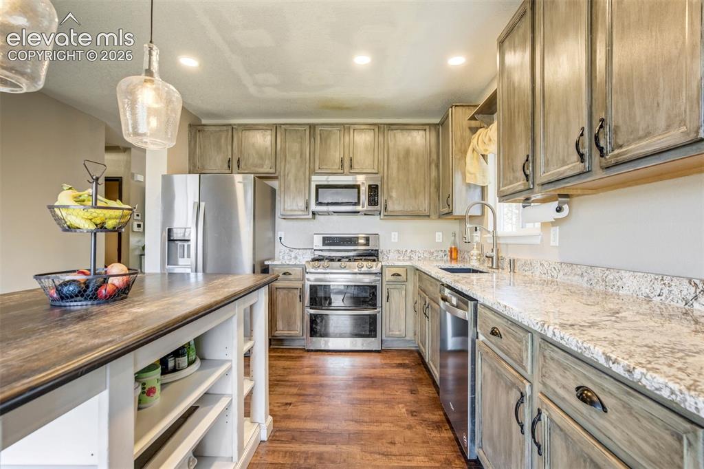 Image 11 of 48: Kitchen