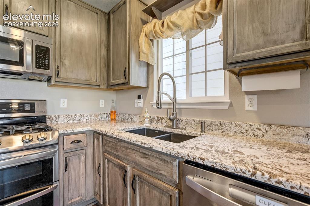 Image 12 of 48: Kitchen
