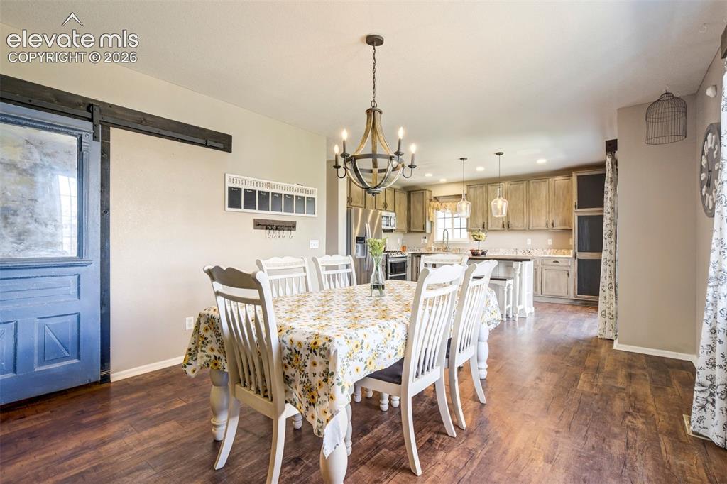 Image 15 of 48: Dining Area