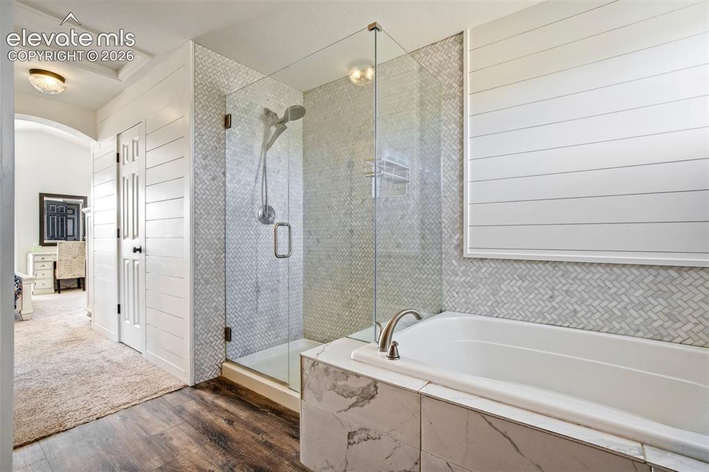 Image 23 of 48: Attached Bathroom - 5 piece EnSuite