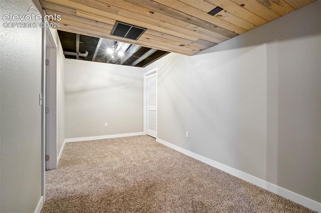 Image 42 of 48: Additional Room for Office/etc