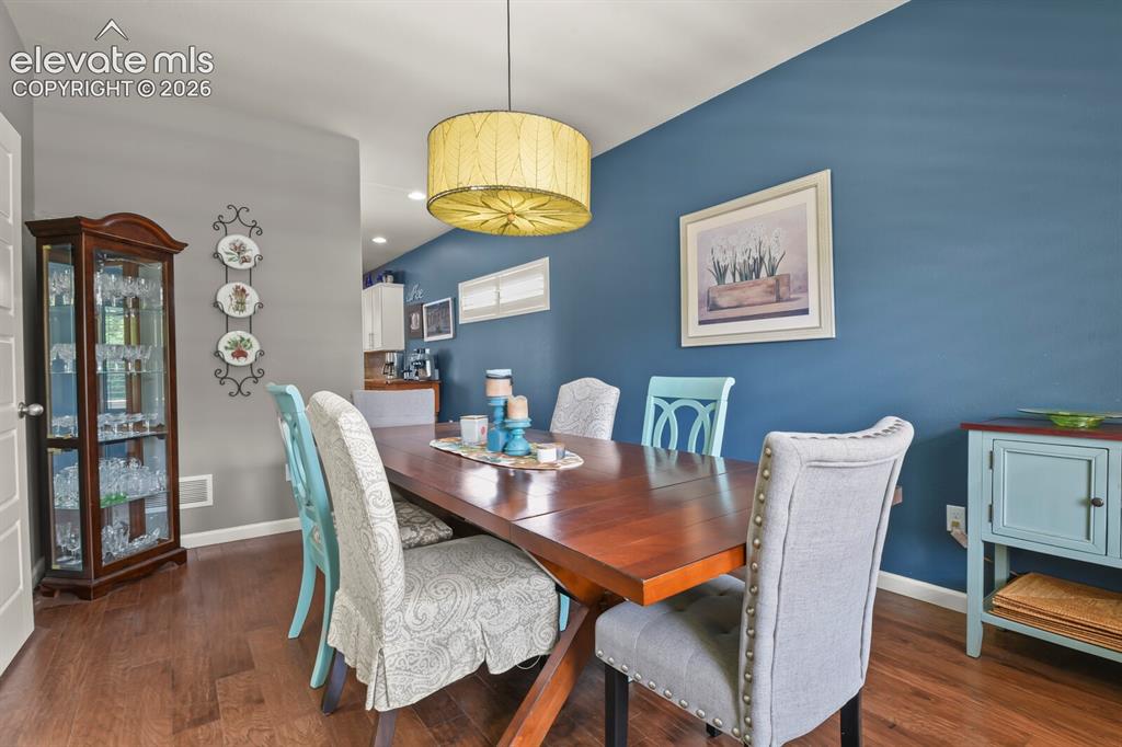 Image 10 of 47: Dining Area
