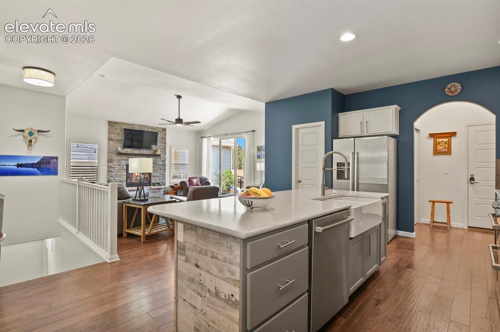 Image 14 of 47: Kitchen