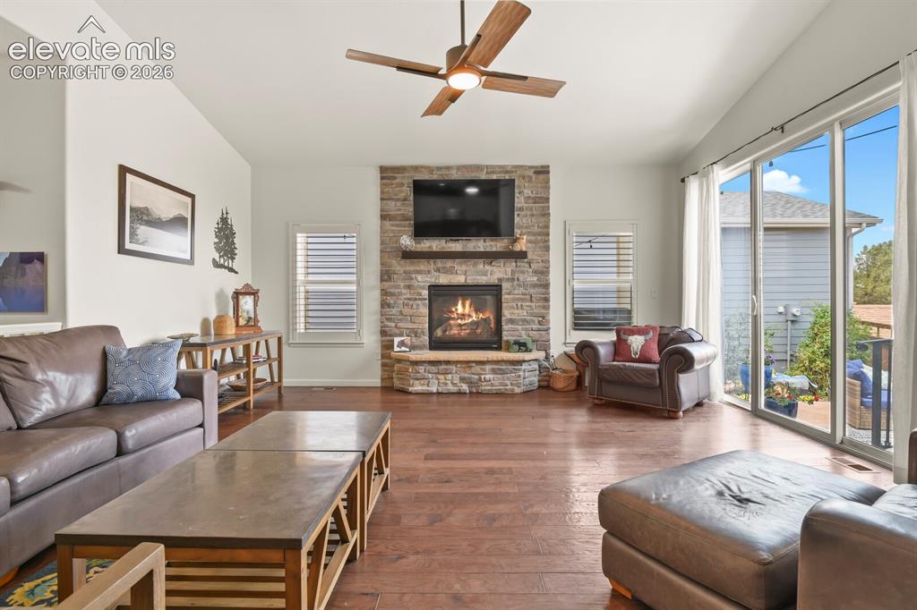 Image 16 of 47: Living Room