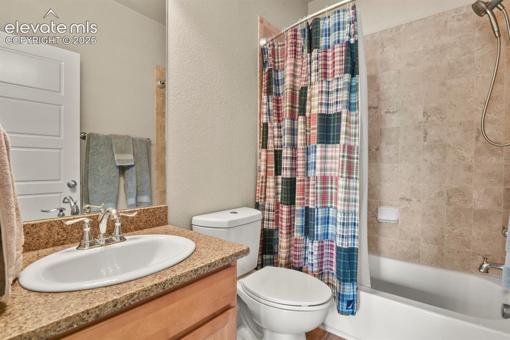 Image 26 of 47: Bathroom